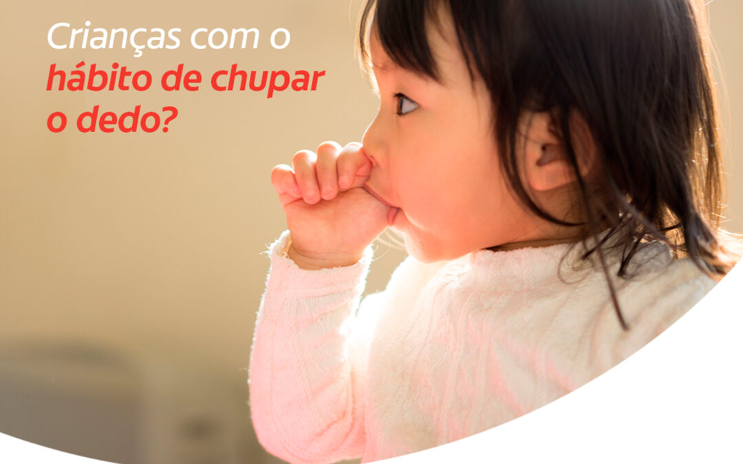 Seu bebê vive com a mão na boca?